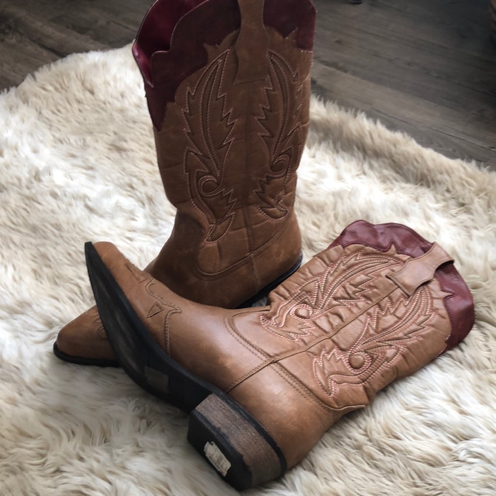 BUCKLE Cowboy Boots